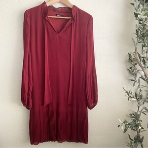 DKNY Red Long Sleeve Tie Neck
Pleated Shift Dress Womens Size M
